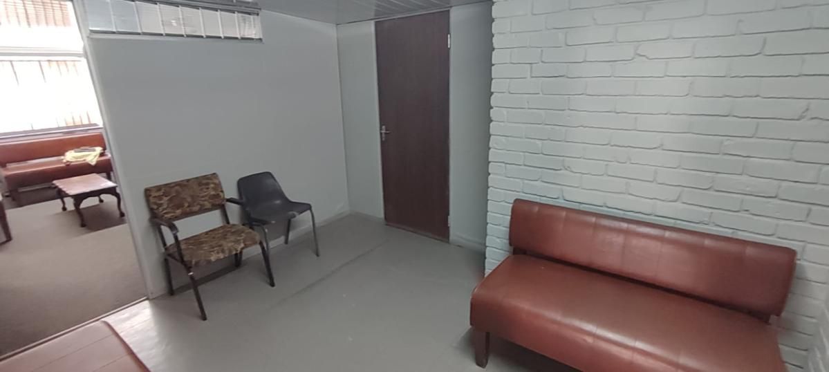 Photo 4 of 24