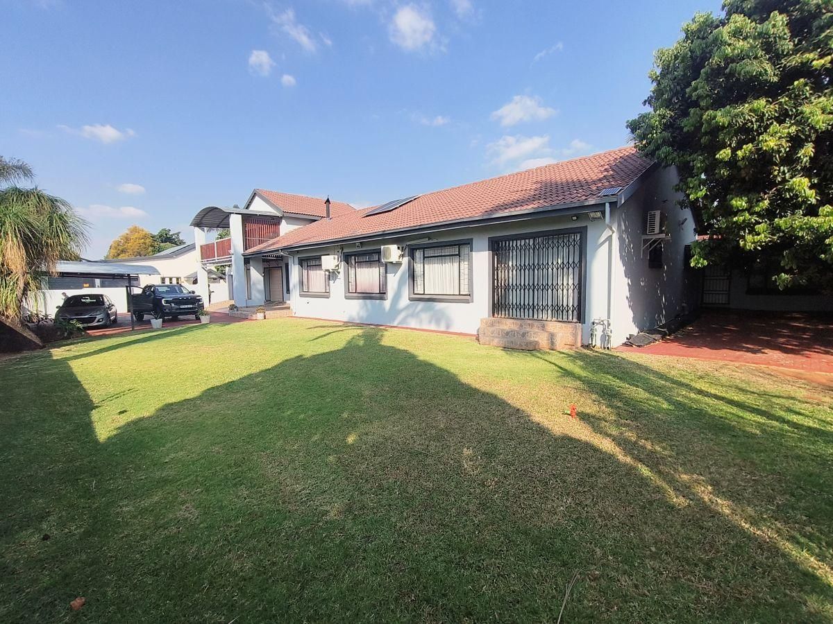 6 Bedroom house for sale in Theresapark, Akasia