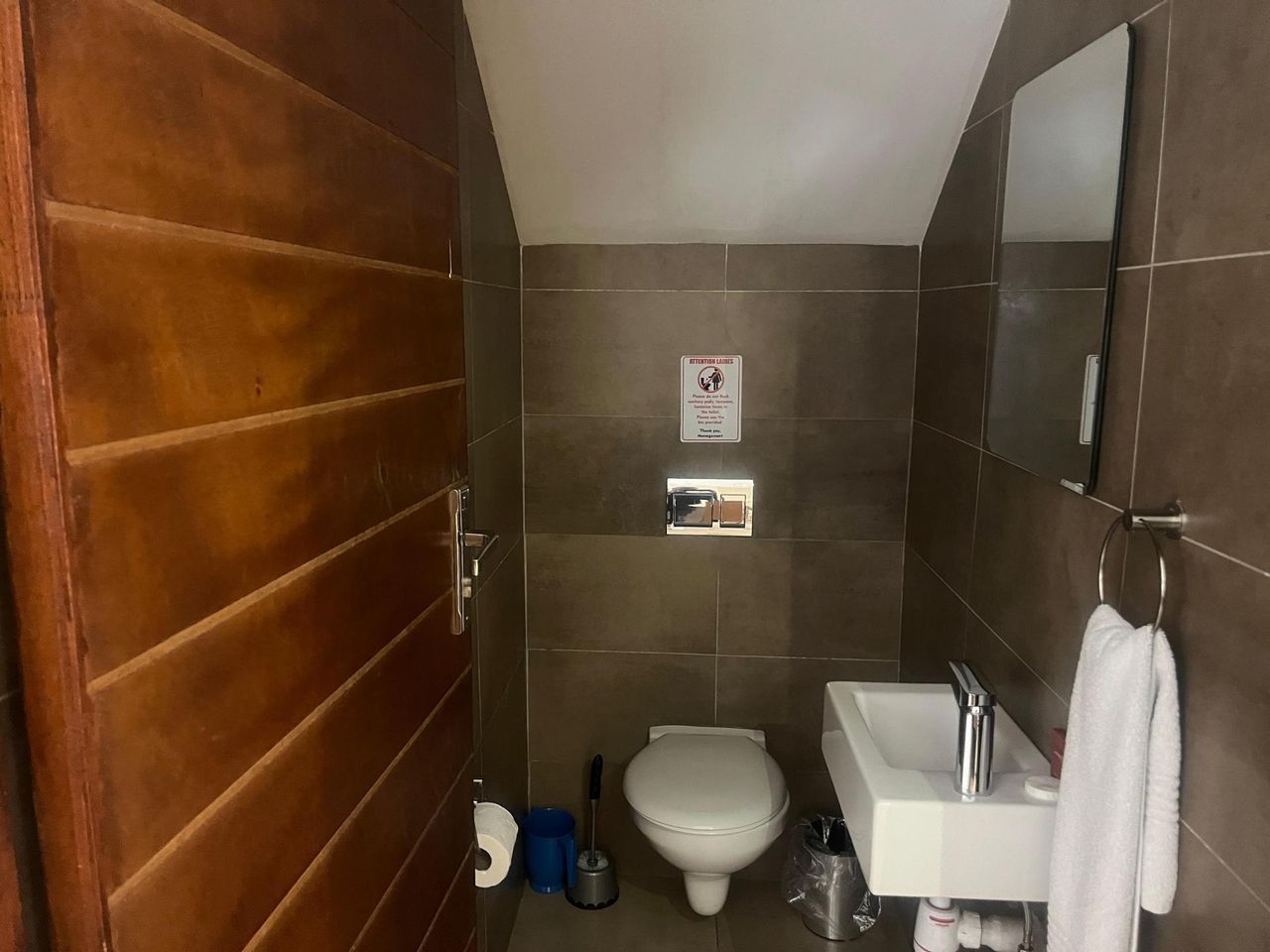 Photo 8 of 9