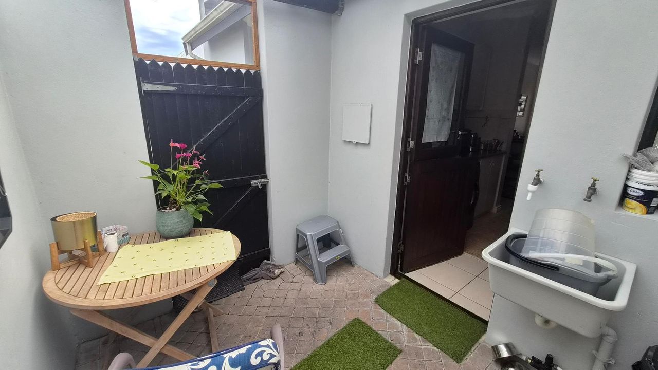 Photo 18 of 25