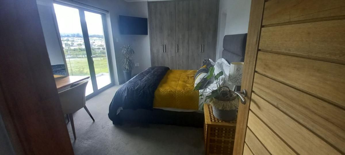 Photo 19 of 25