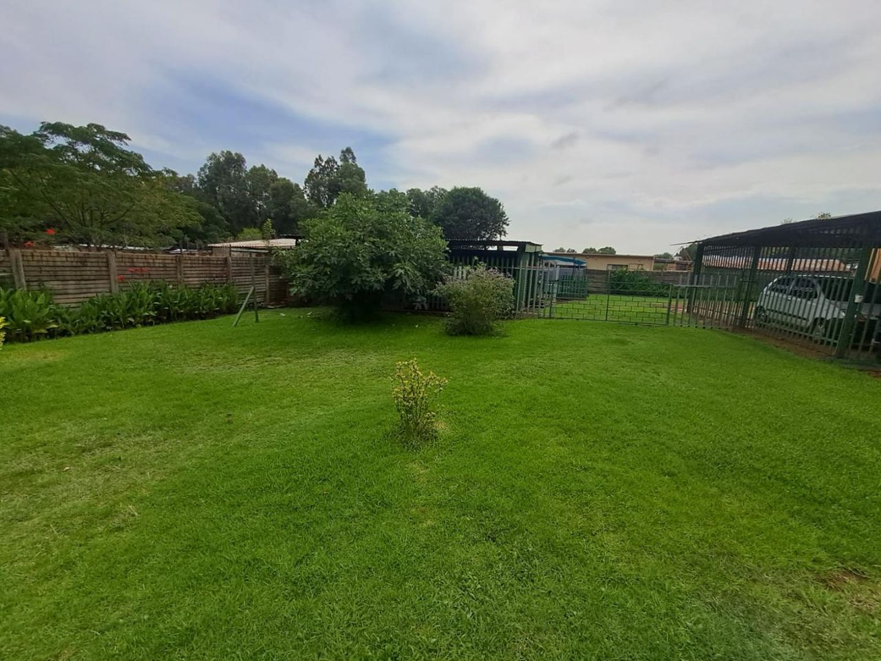 Photo 7 of 32