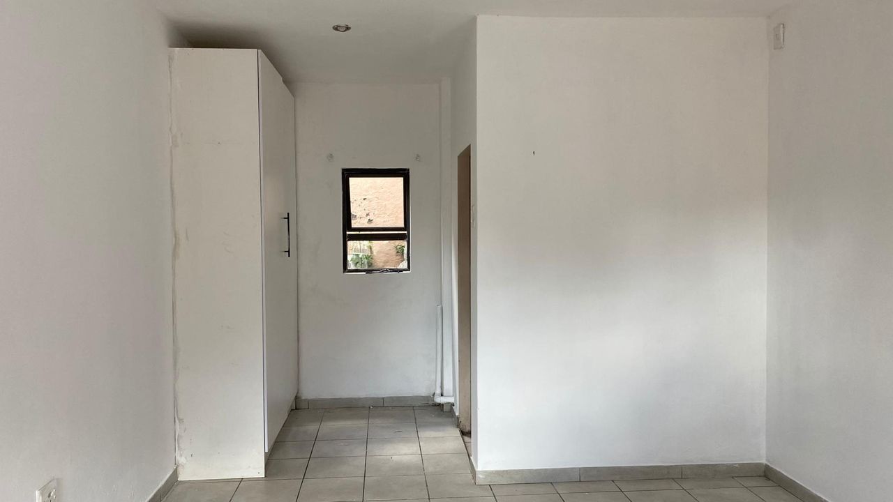 Photo 9 of 18