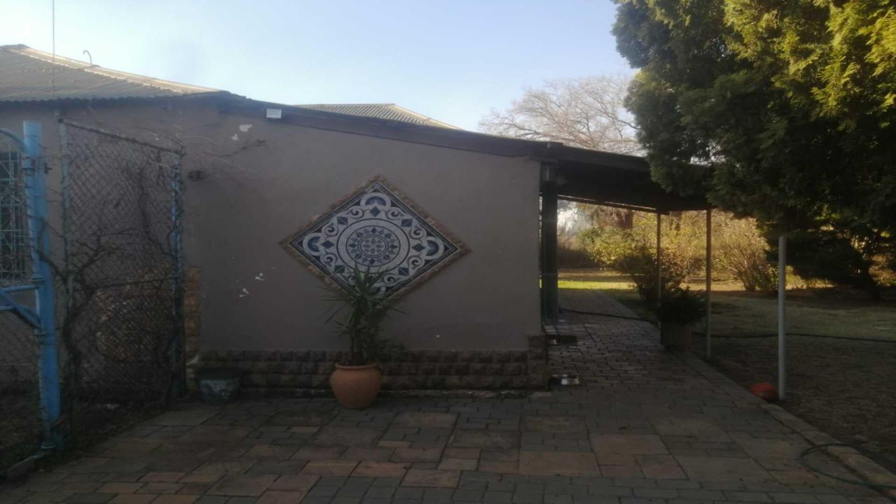 Photo 10 of 16