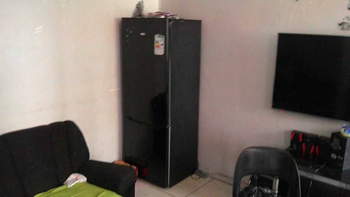 Photo 2 of 9
