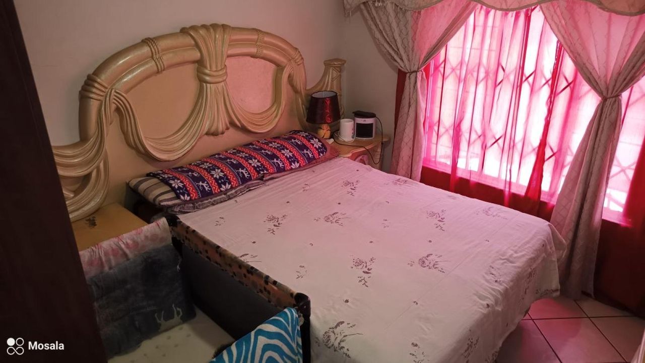 Photo 18 of 21