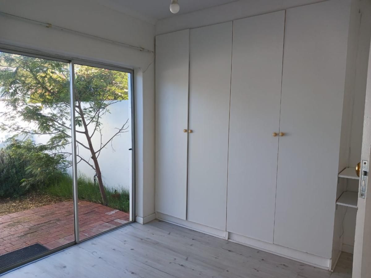 Photo of 2 Bedroom house rented in Lakeside, Cape Town
