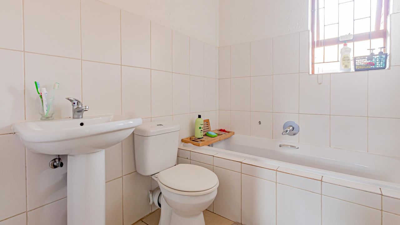 Photo of 3 Bedroom townhouse - sectional for sale in North Riding AH, Randburg