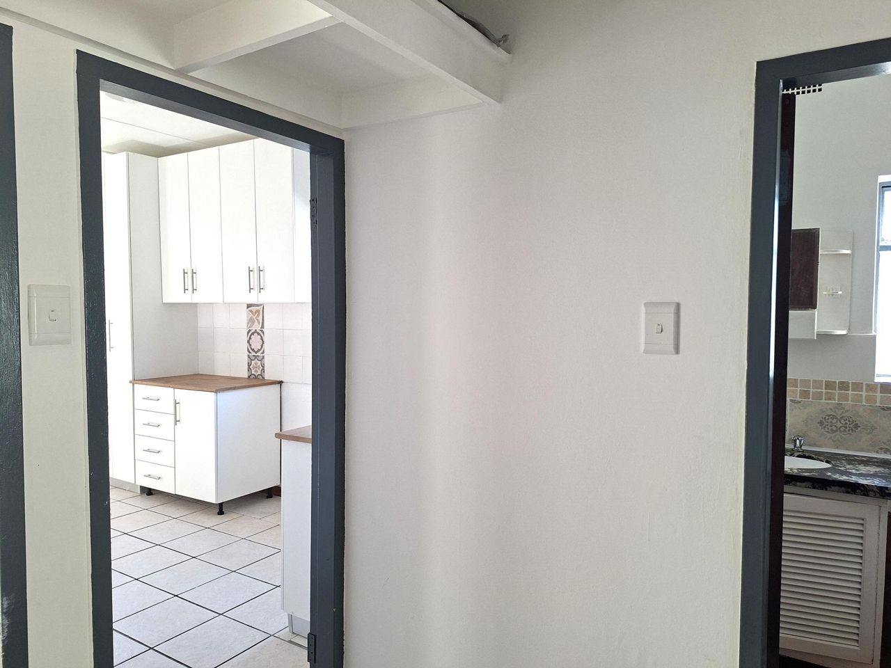Photo 7 of 28
