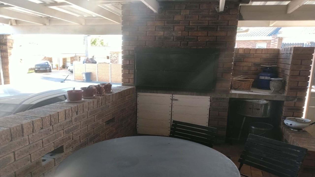 Photo 13 of 14