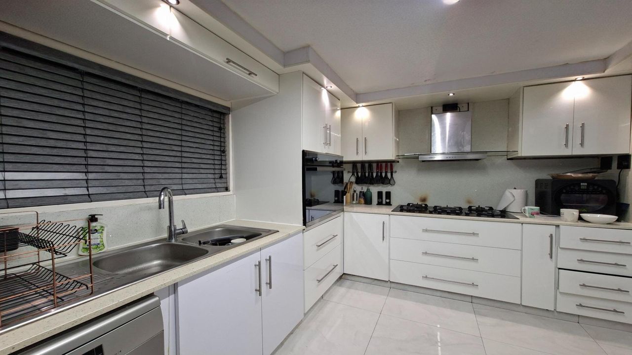 Photo of 3 Bedroom house for sale in Grove End, Phoenix