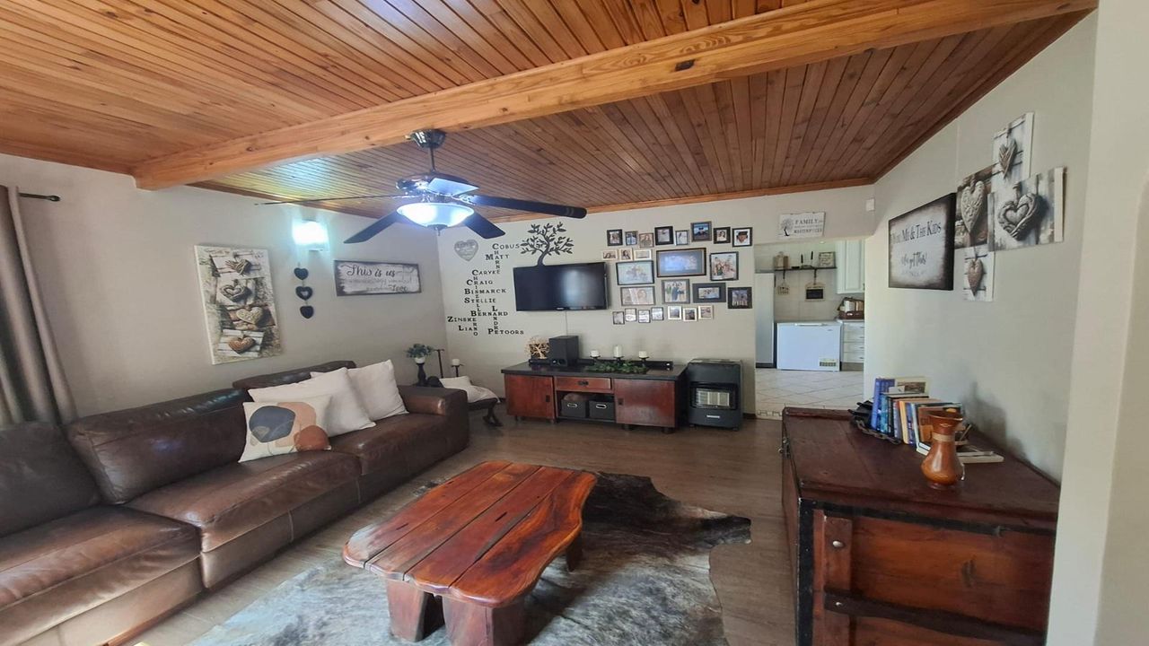 Photo 3 of 33