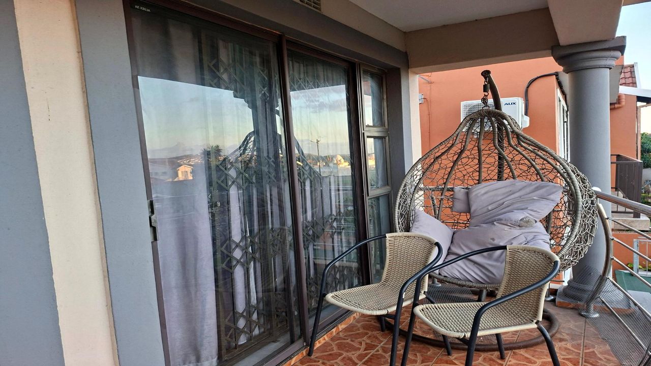Photo of 3 Bedroom house for sale in Grove End, Phoenix