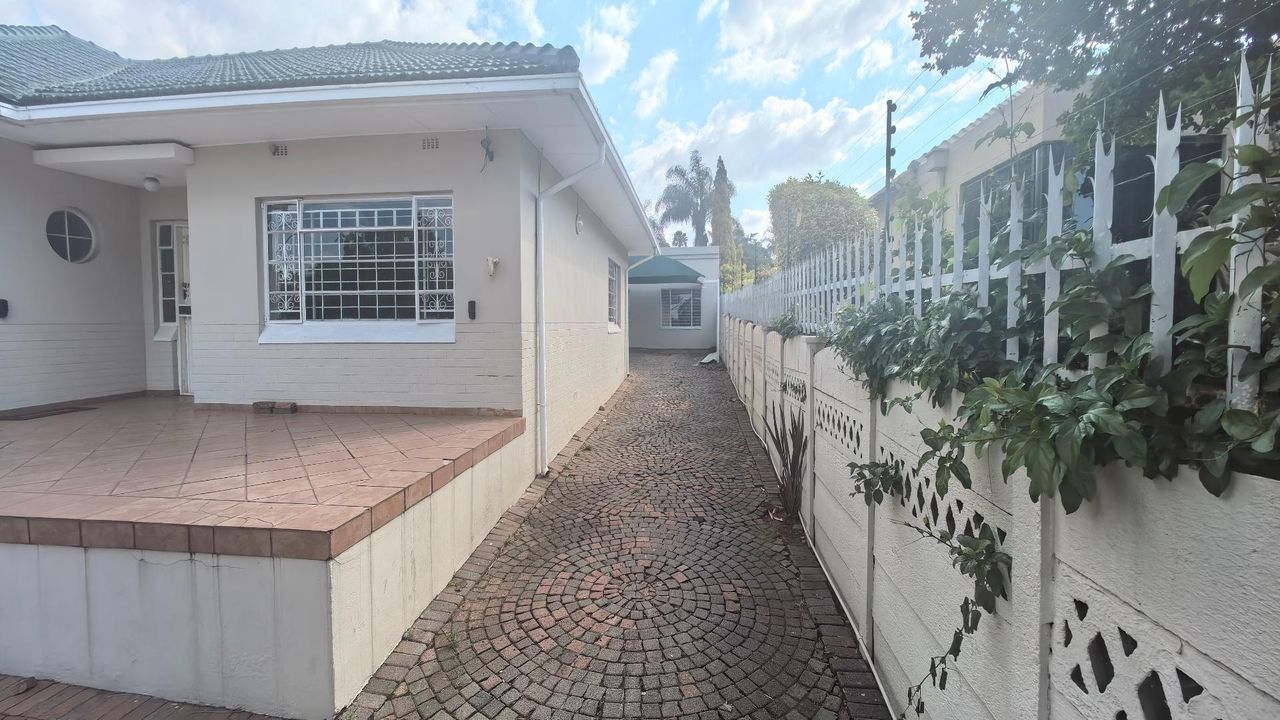 Photo 4 of 24