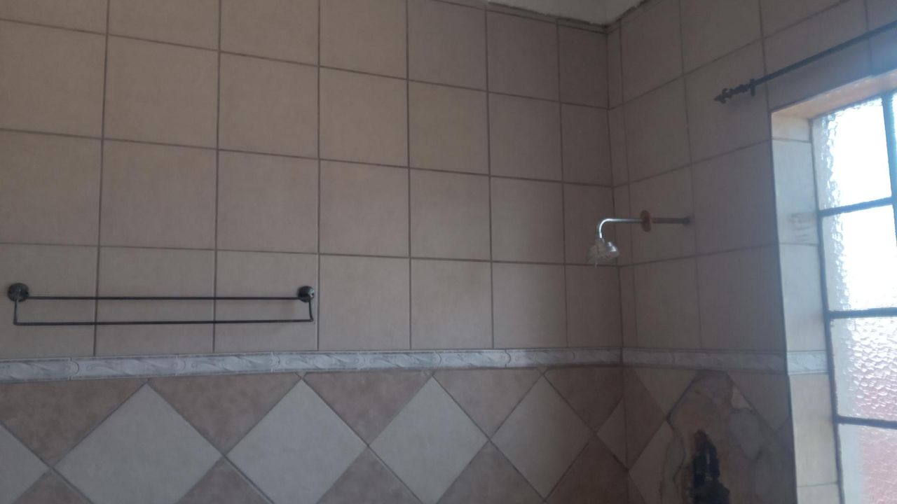 Photo 23 of 28