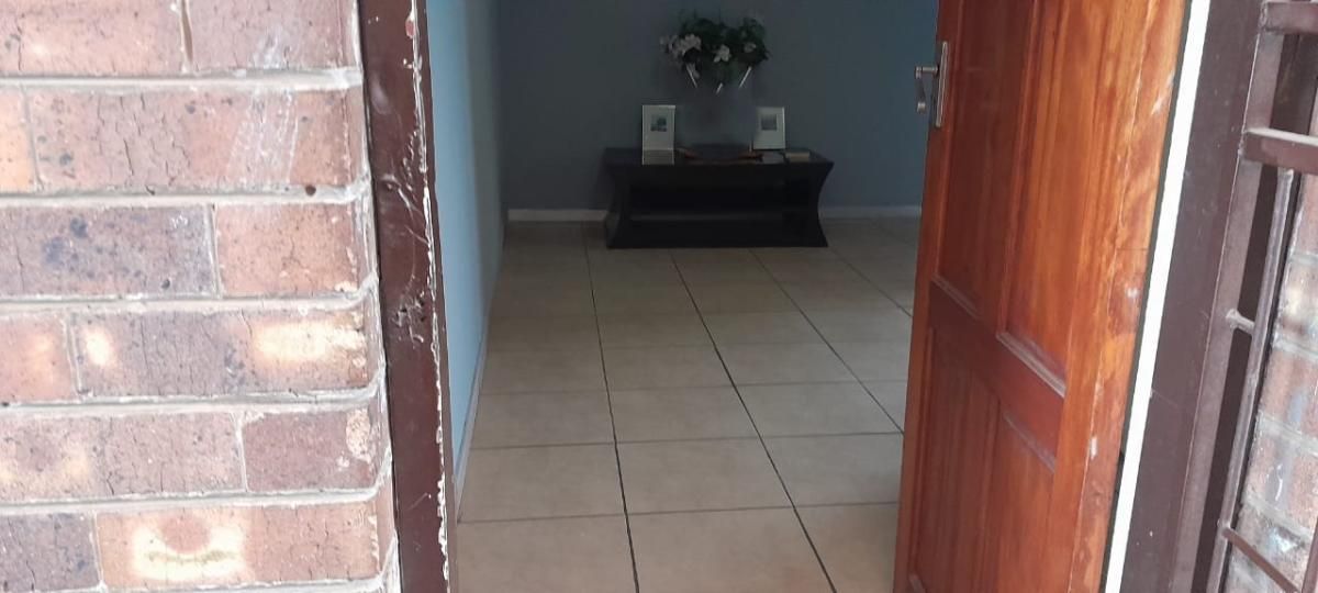 Photo 8 of 20