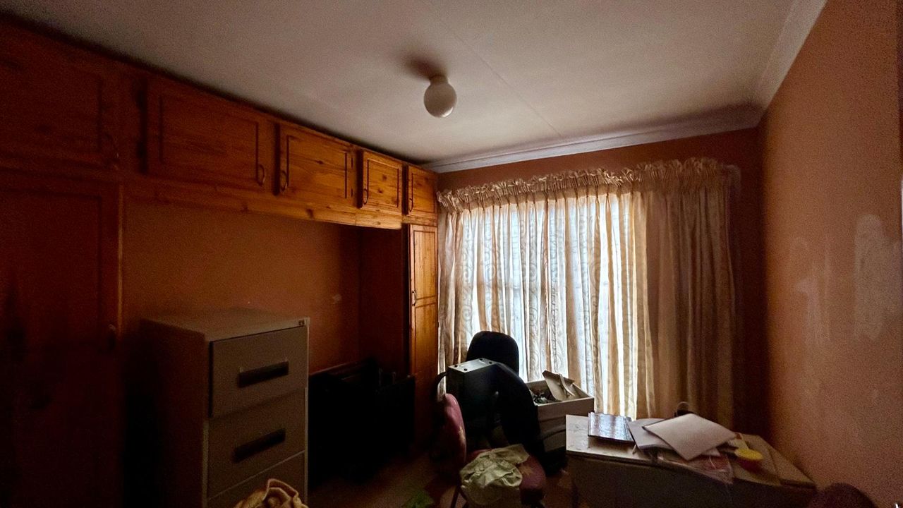 Photo 7 of 14