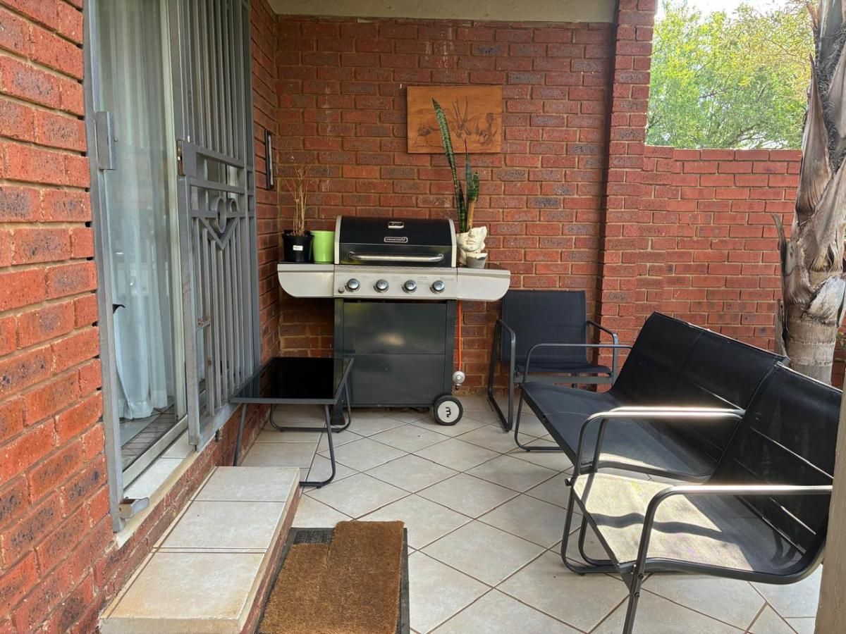 Photo 18 of 22