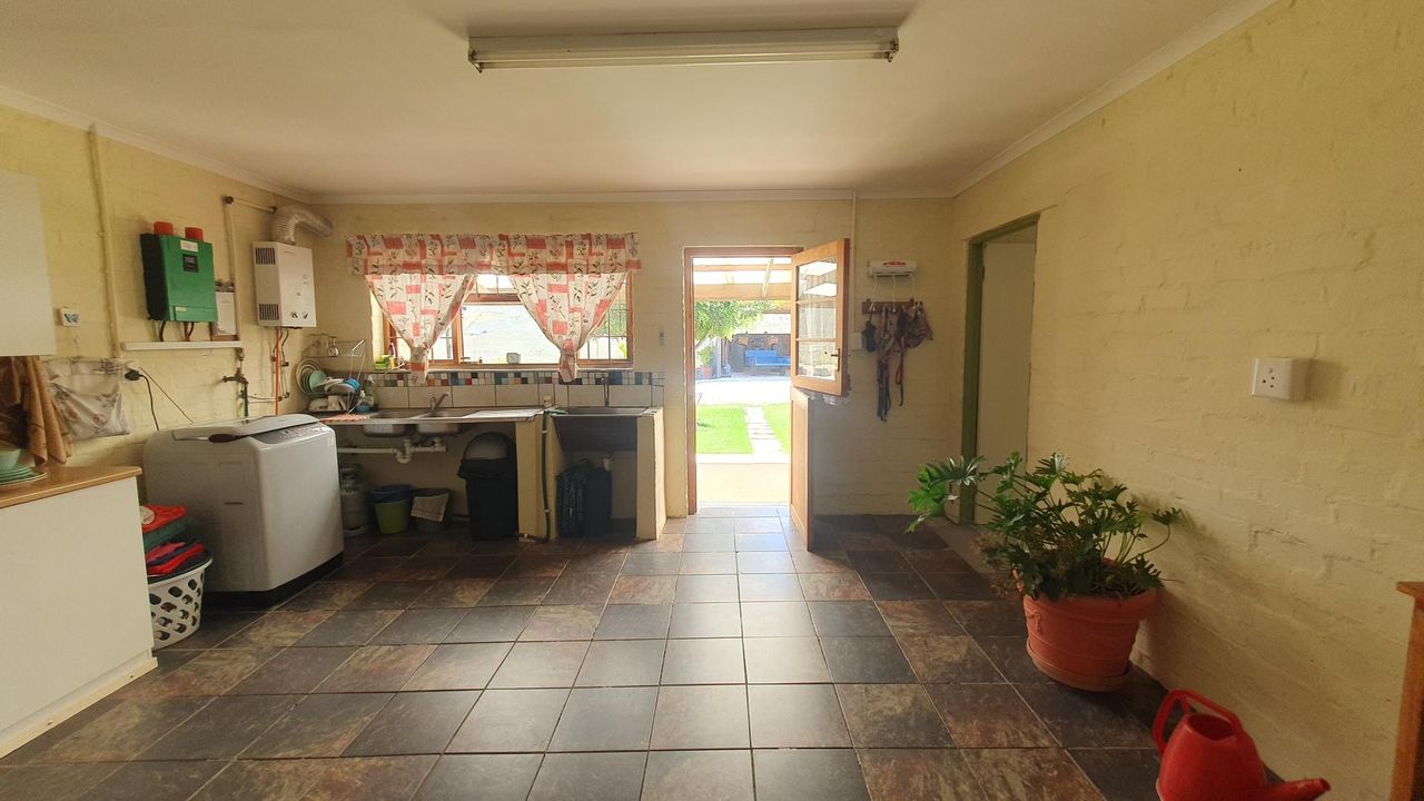 Photo 22 of 25