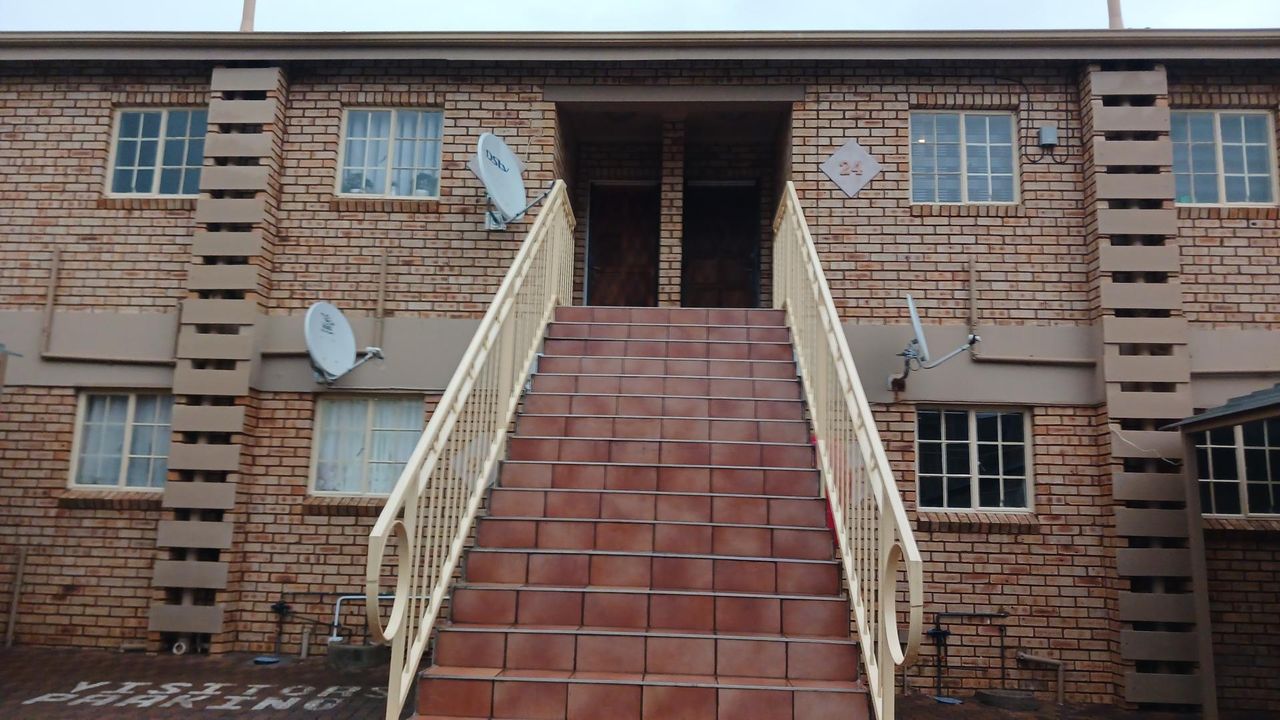 Photo 4 of 19