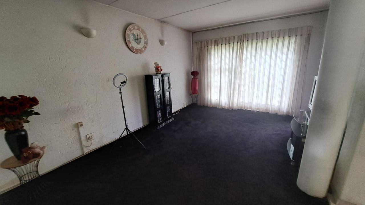 Photo 2 of 11