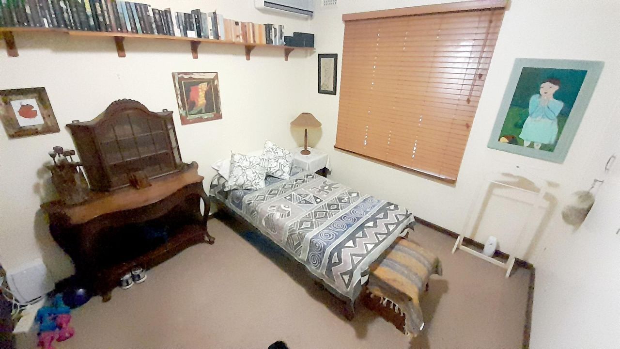 Photo 16 of 27