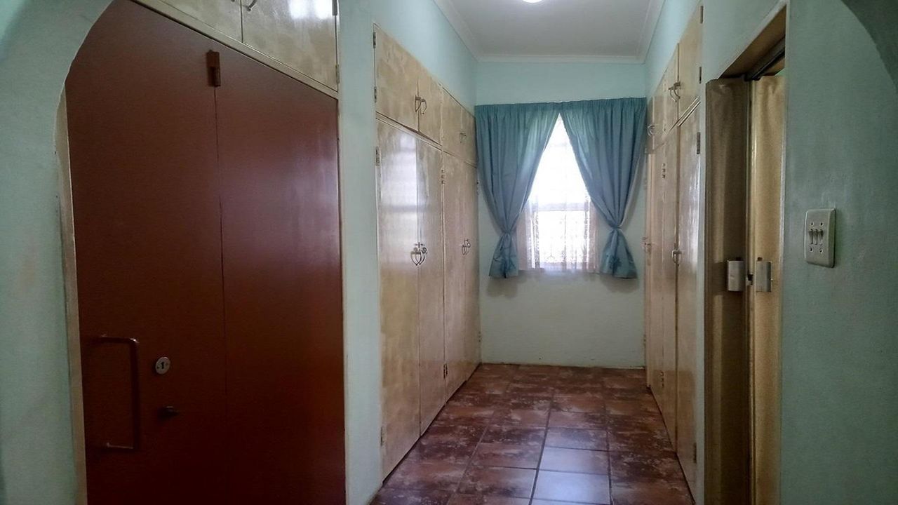 Photo 7 of 34