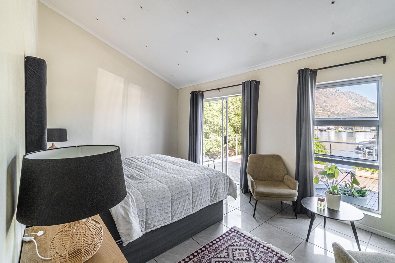 Photo of 5 Bedroom house sold in Marina Da Gama, Cape Town