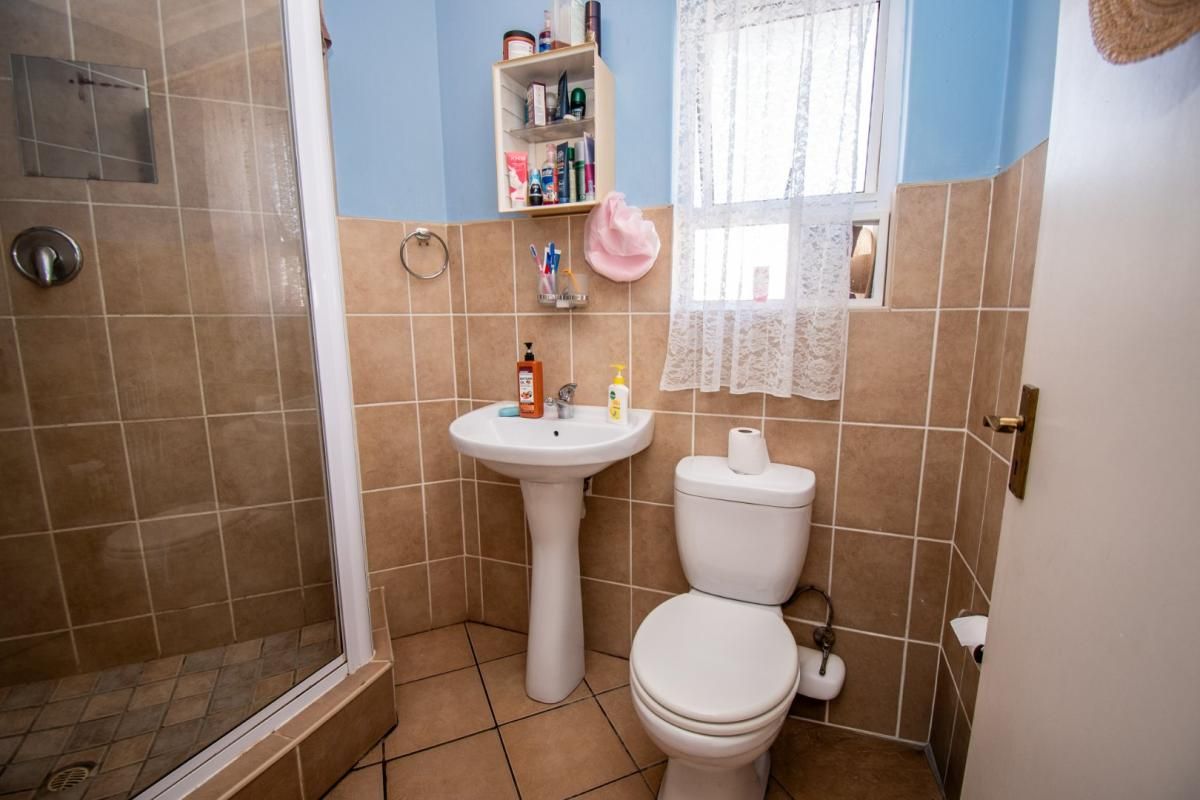 Photo 15 of 23