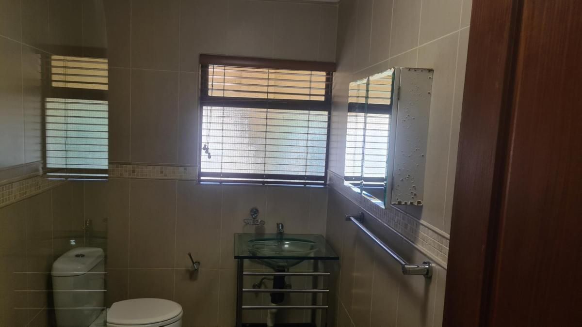 Photo 16 of 25