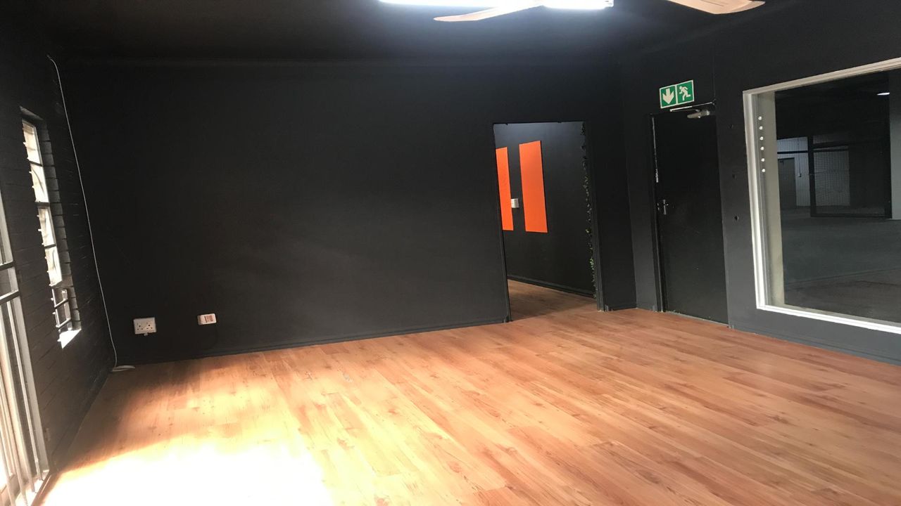 Photo 14 of 27