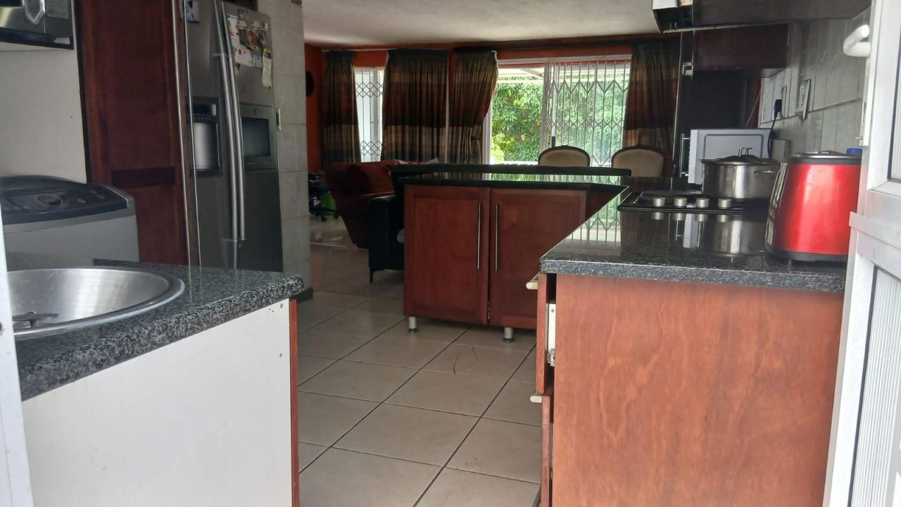 Photo 7 of 23