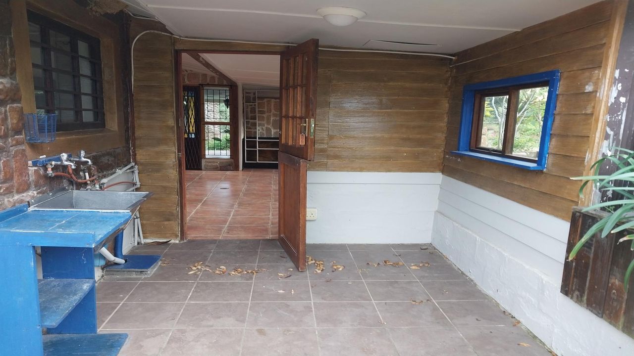 Photo 10 of 16