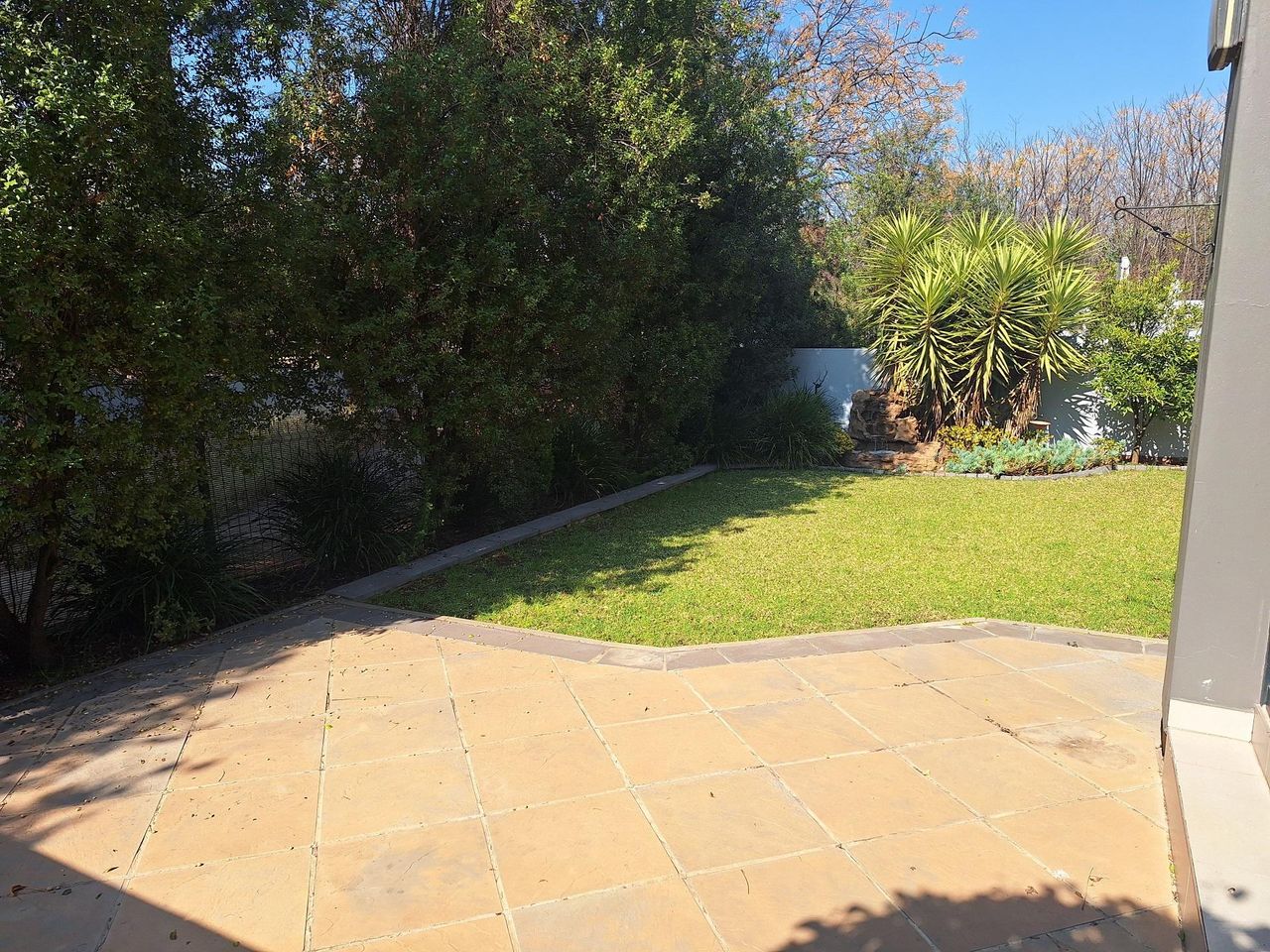 Photo 4 of 25