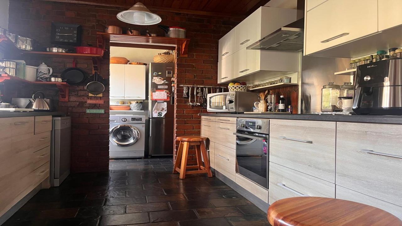 Photo 4 of 23