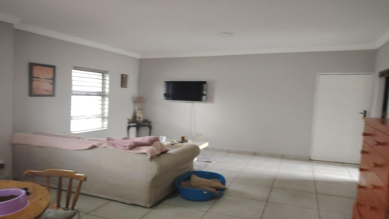 Photo 4 of 17