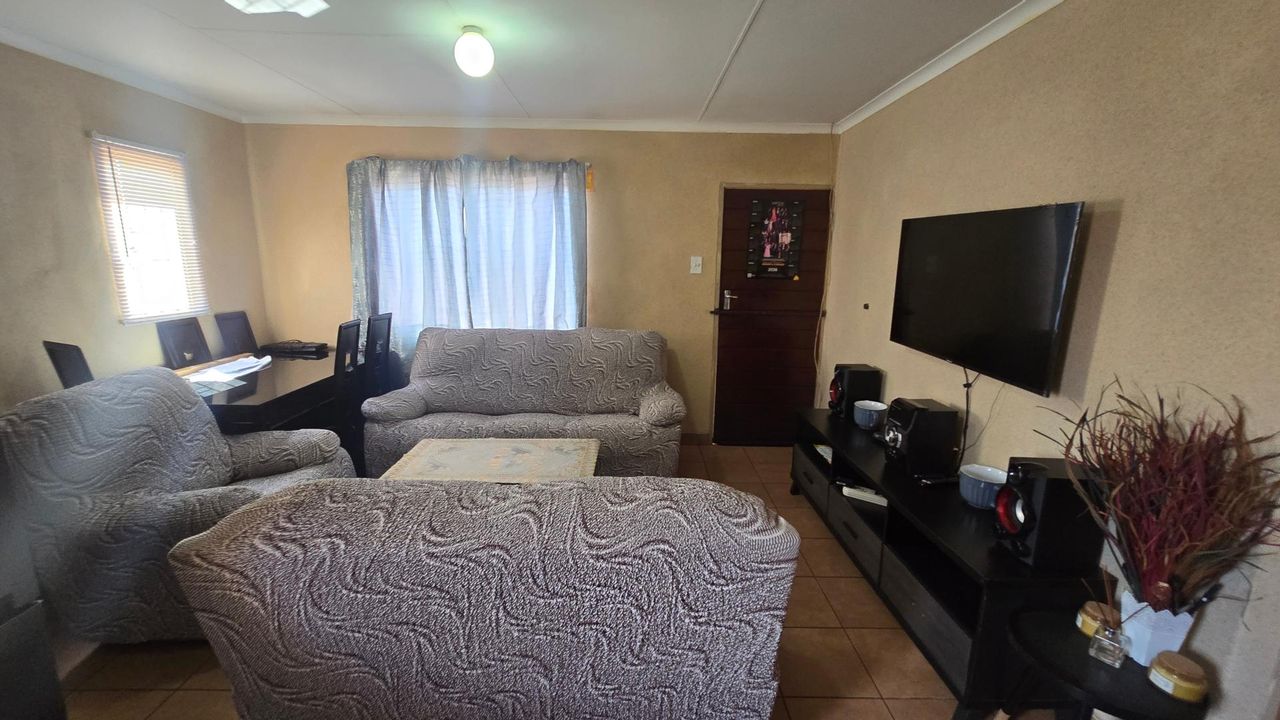 Photo 4 of 18