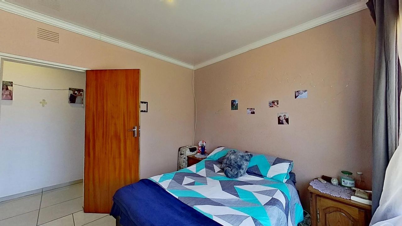 Photo 15 of 27
