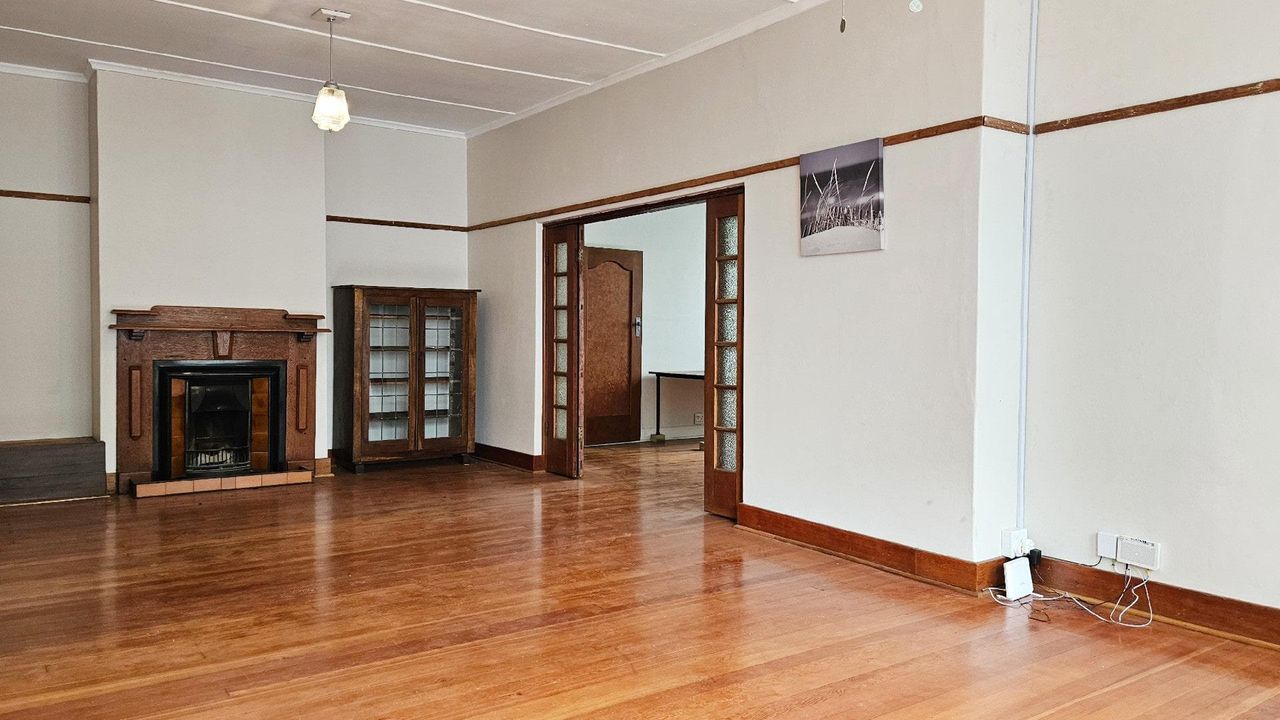 Photo 3 of 23