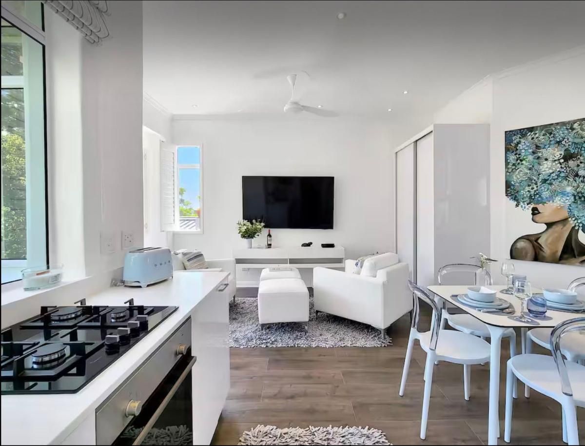 Photo of Bachelor Apartment to rent in Green Point, Cape Town