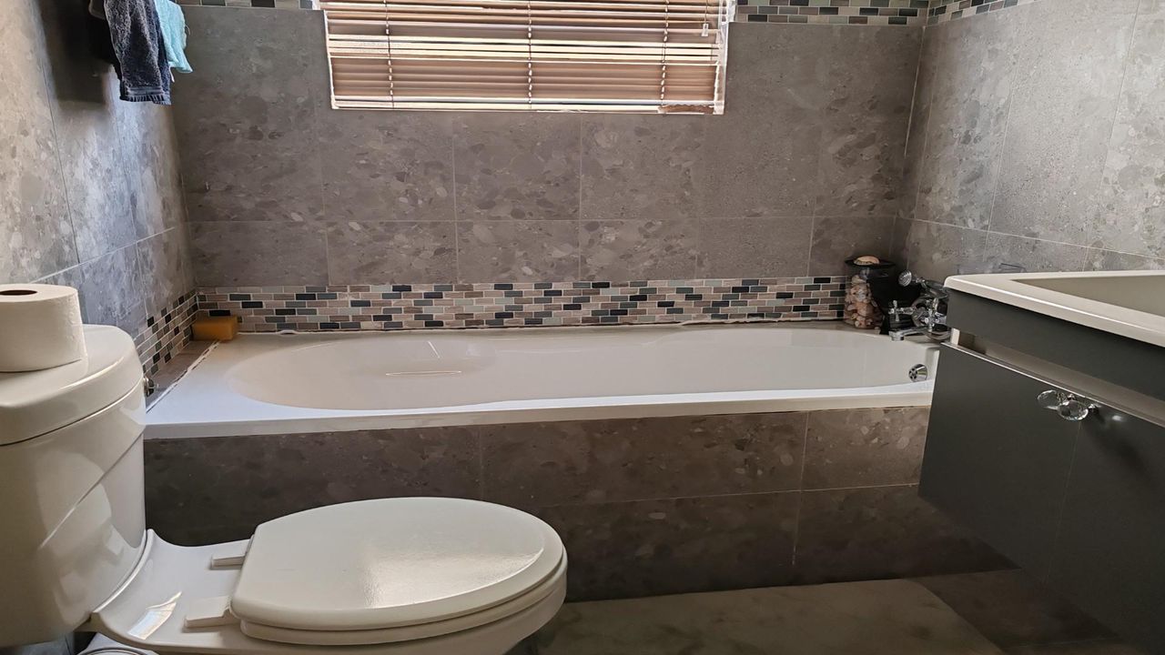 Photo 3 of 27