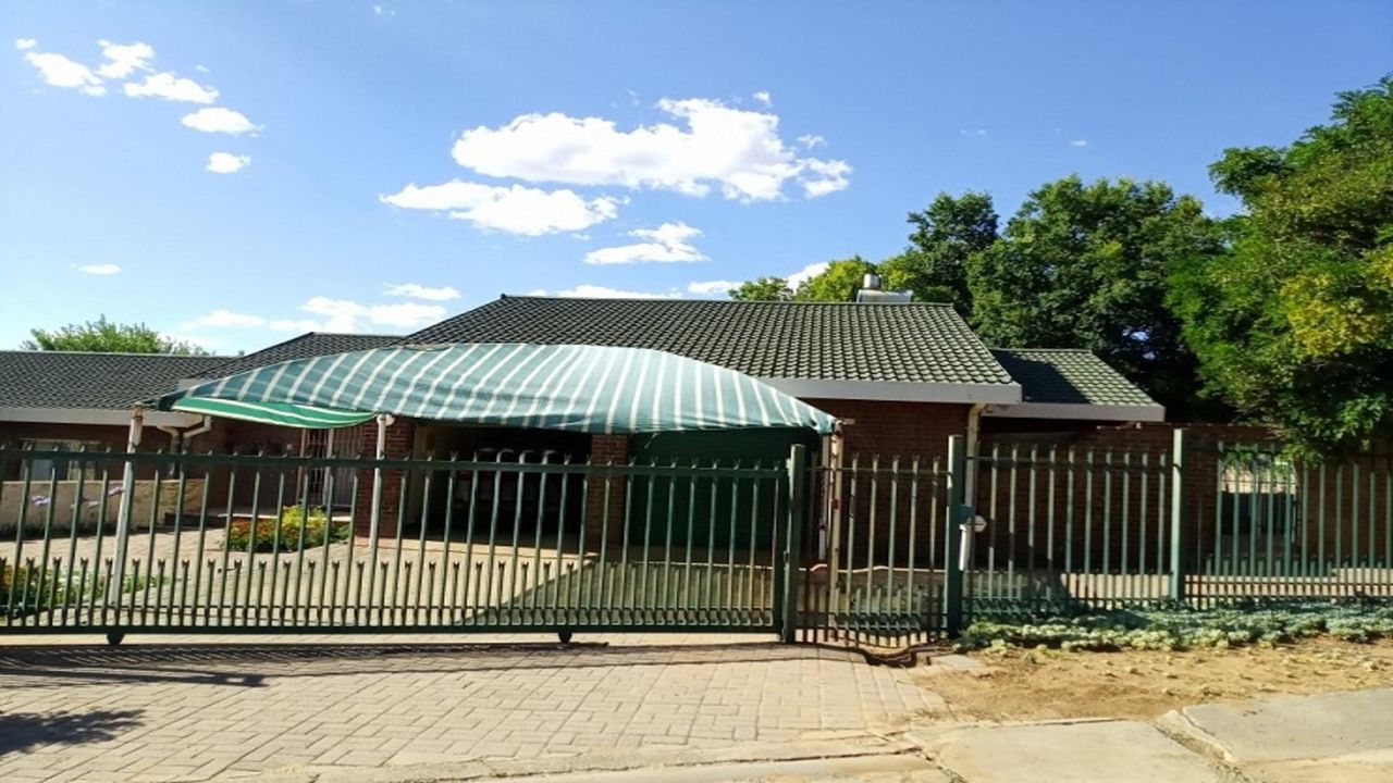 Photo 8 of 20