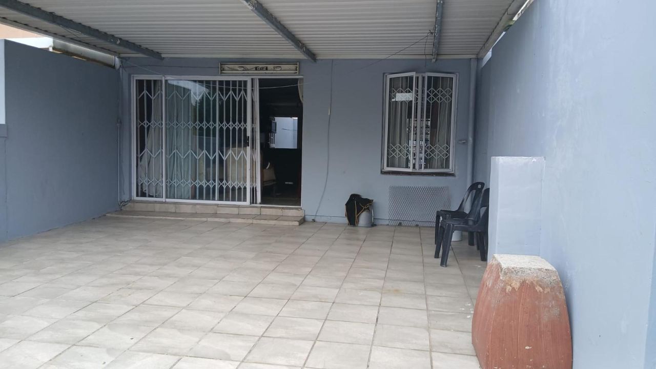 Photo 18 of 23