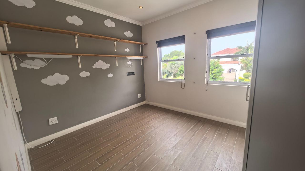 Photo 16 of 23