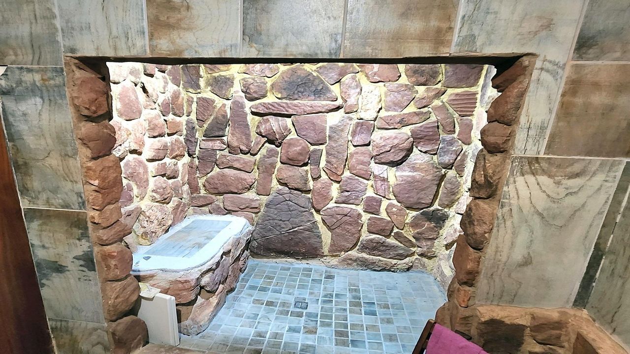 Photo 18 of 26