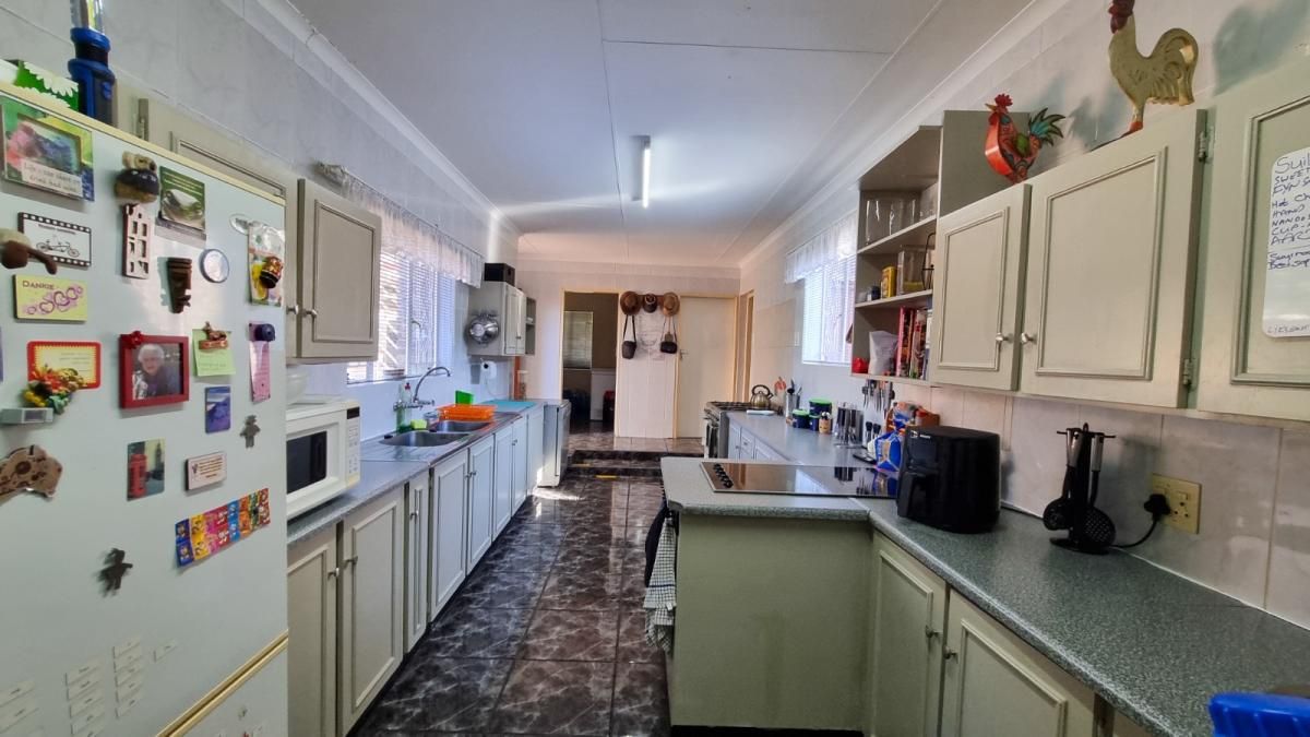 Photo of 4 Bedroom house for sale in Aerorand, Middelburg