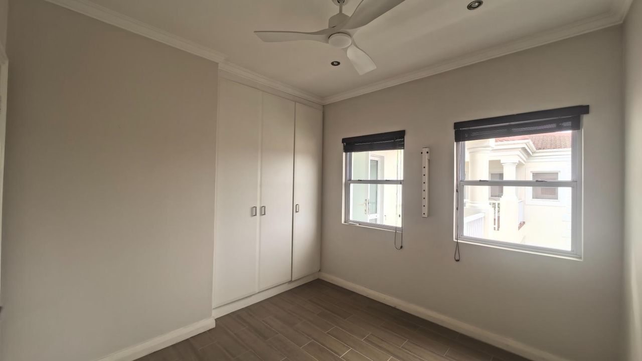 Photo 18 of 23