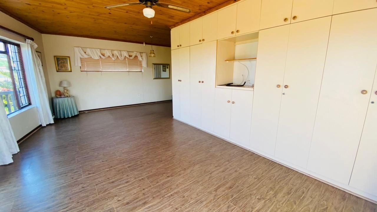 Photo 3 of 24