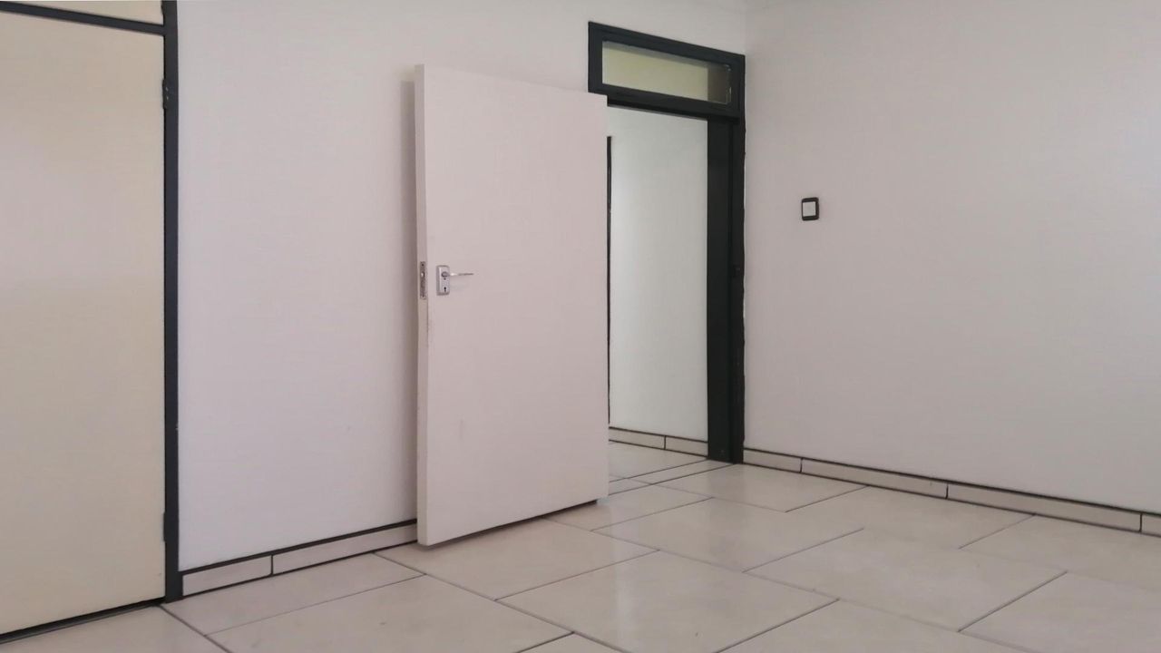 Photo 9 of 18