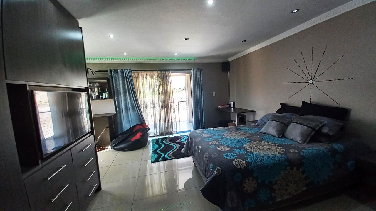 Photo 15 of 29